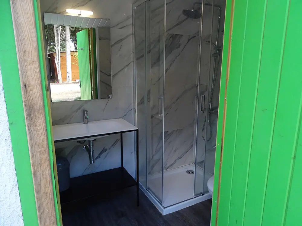 Emplacement libres salle de bain verte